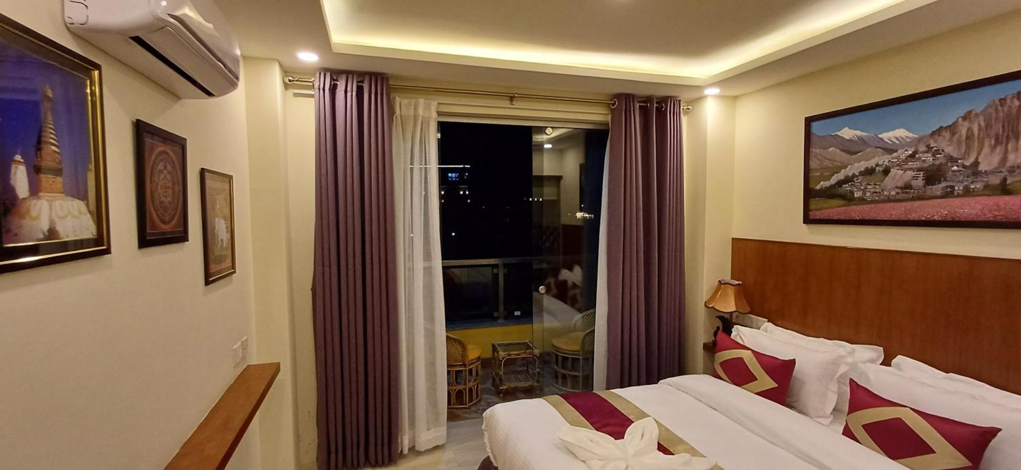 Hotel Yakroo Manang Kathmandu Bagian luar foto