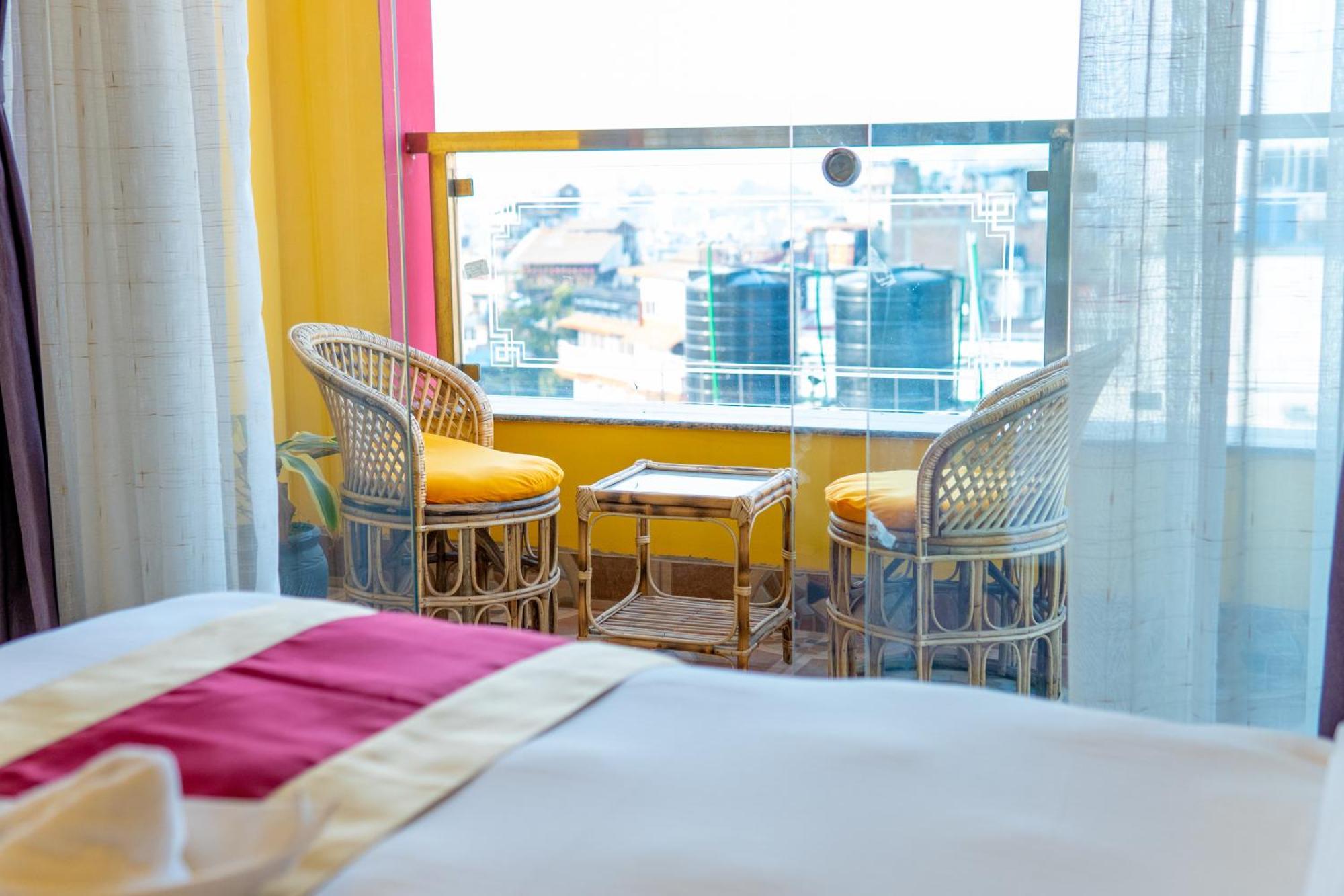 Hotel Yakroo Manang Kathmandu Bagian luar foto